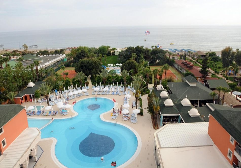 На първа линия в Алания, Турция: Автобусен транспорт + 7 Ultra All Inclusive нощувки на човек в INSULA RESORT 5*. Дeте до 11.99г. - БЕЗПЛАТНО, снимка 2
