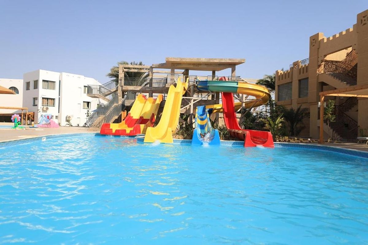 На първа линия в Хургада, Египет: Полет от София + 7 All Inclusive нощувки на човек в SHAMS SAFAGA 4*, снимка 4