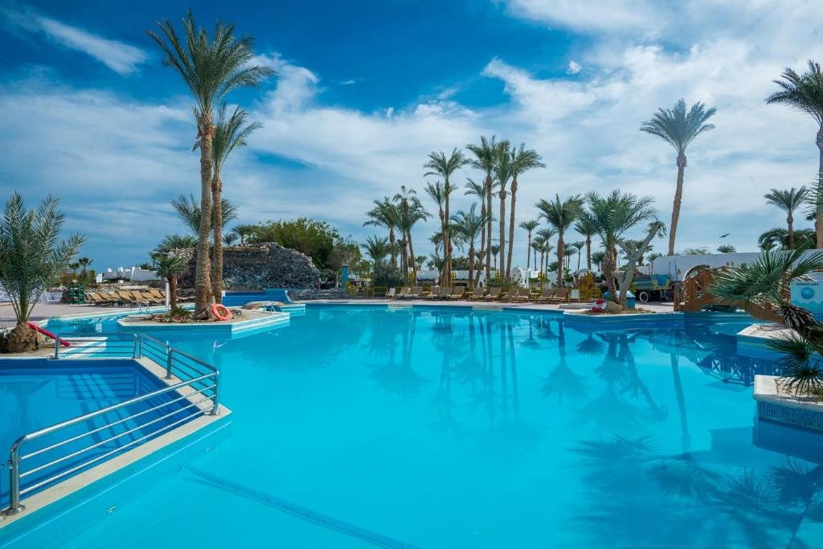На първа линия в Хургада, Египет: Полет от София + 7 All Inclusive нощувки на човек в SHAMS SAFAGA 4*, снимка 10
