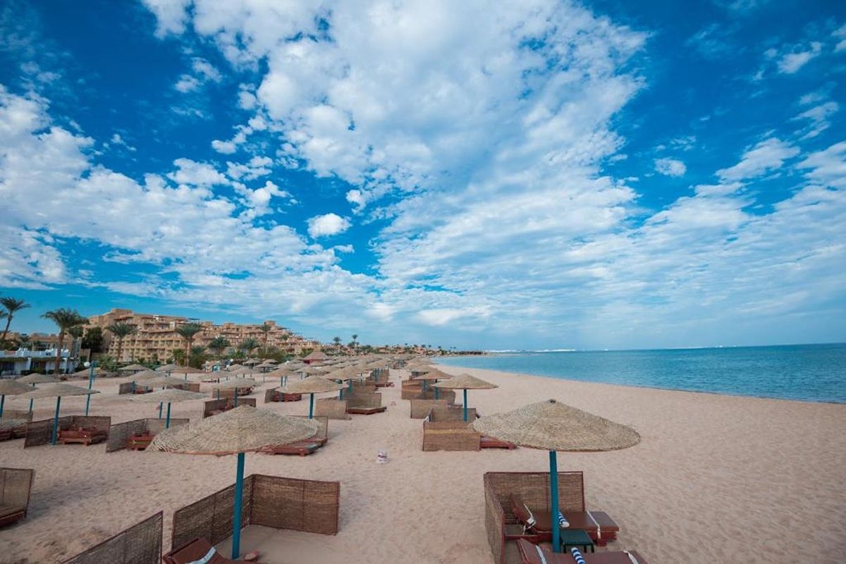 На първа линия в Хургада, Египет: Полет от София + 7 All Inclusive нощувки на човек в SHAMS SAFAGA 4*, снимка 17