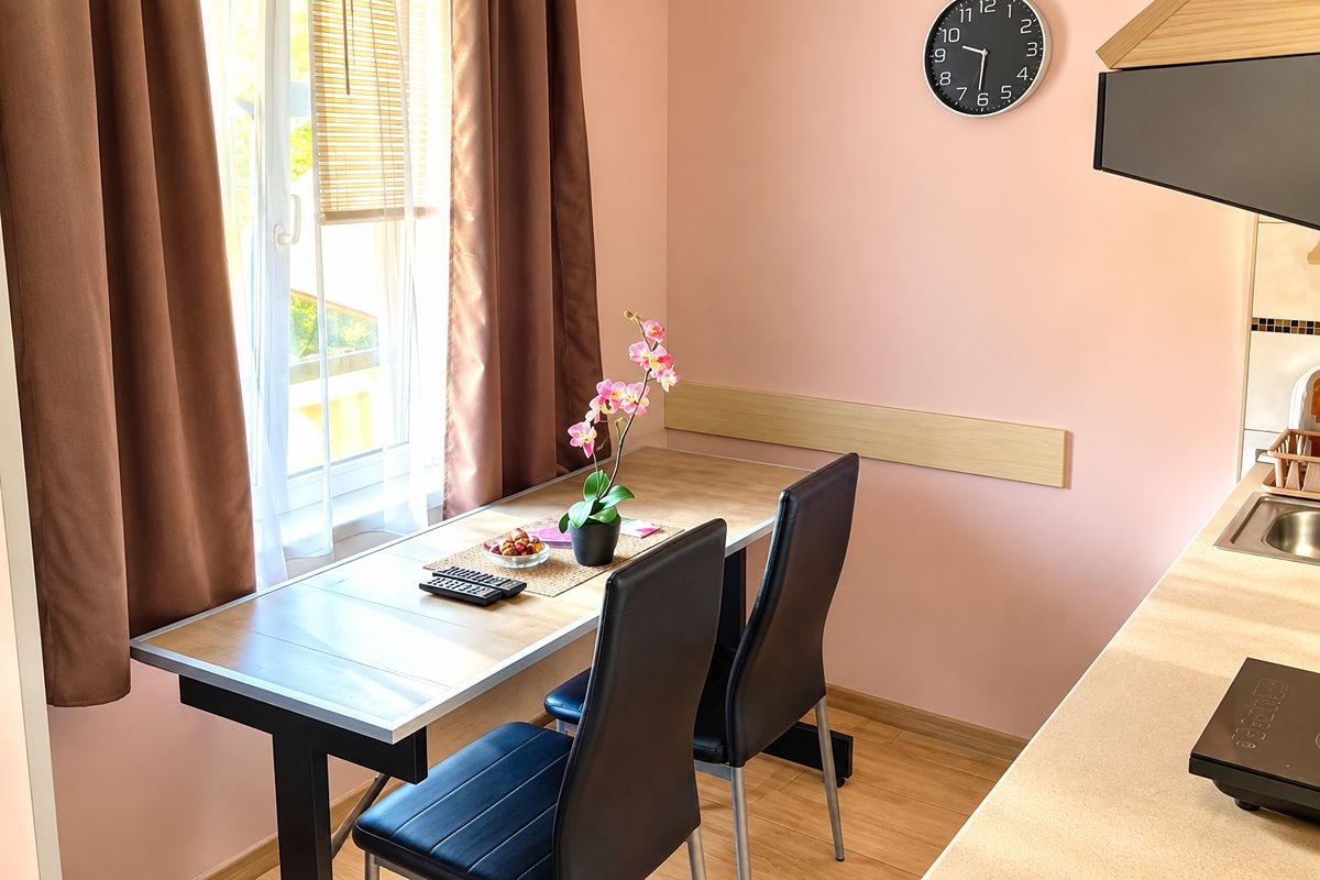 Нова година в Сокобаня, Сърбия: 3 нощувки на човек в Apartmani Erdeljanov, 3 закуски и 3 вечери с жива музика и неограничено количество напитки в ресторанта на хотел Banbus. Ползване на басейн и паркинг, снимка 6