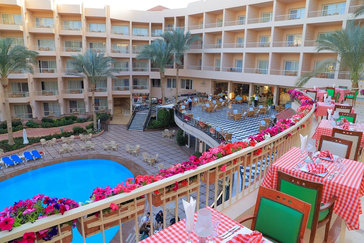 Нова Година в Египет: Чартърен полет от София + 6 нощувки на All Inclusive в SEA STAR BEAU RIVAGE 5* + 1 нощувка със закуска, обяд, вечеря и посещение на пирамидите в Кайро. Доплащане за Новогодишна вечеря., снимка 7