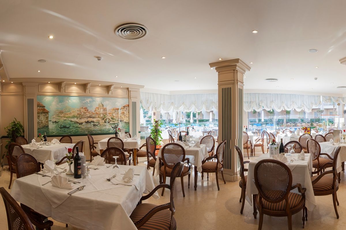 Нова Година в Египет: Чартърен полет от София + 6 нощувки на All Inclusive в SEA STAR BEAU RIVAGE 5* + 1 нощувка със закуска, обяд, вечеря и посещение на пирамидите в Кайро. Доплащане за Новогодишна вечеря., снимка 9