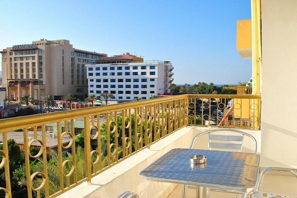 Почивка в Йордания: Полет от София + 7 нощувки със закуски в Al Qidra Hotel and Suites Aqaba Standard 3*. Възможност за посещение на град Петра и сафари в пустинята Уади Рум, снимка 2
