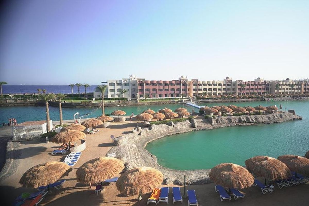 Нова Година в Хургада, Египет: Полет от София + 4 или 7 нощувки на база All inclusive в Sunny Days El Palacio Resort & Spa 4*, снимка 2
