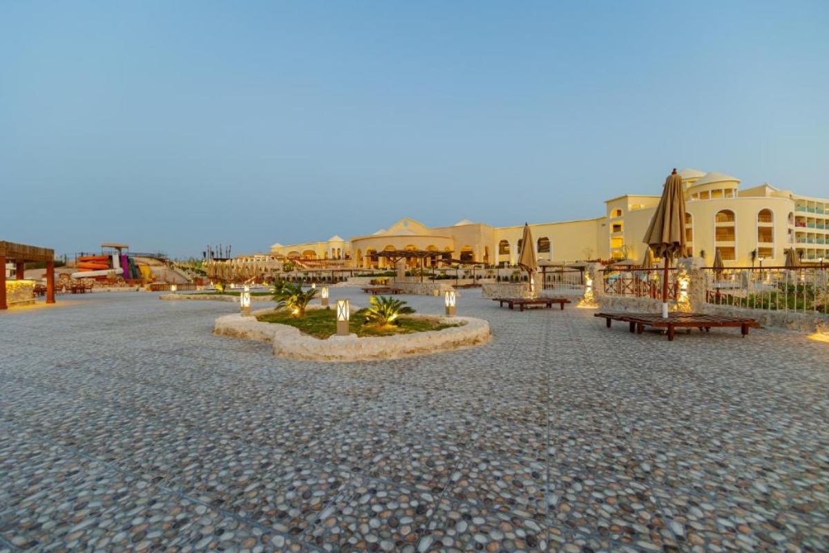 На първа линия в Хургада, Египет: Полет от София + 7 All Inclusive нощувки в SIVA GOLDEN BAY MAKADI 4*, снимка 5