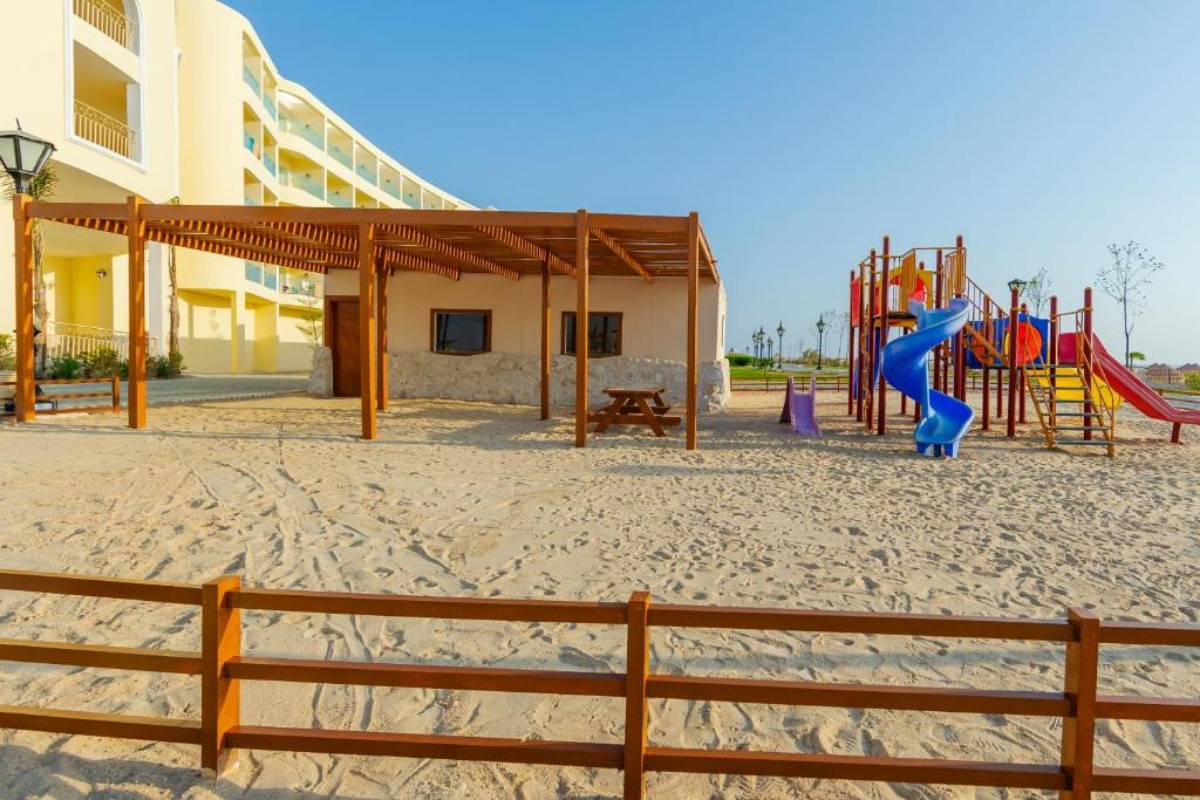 На първа линия в Хургада, Египет: Полет от София + 7 All Inclusive нощувки в SIVA GOLDEN BAY MAKADI 4*, снимка 12