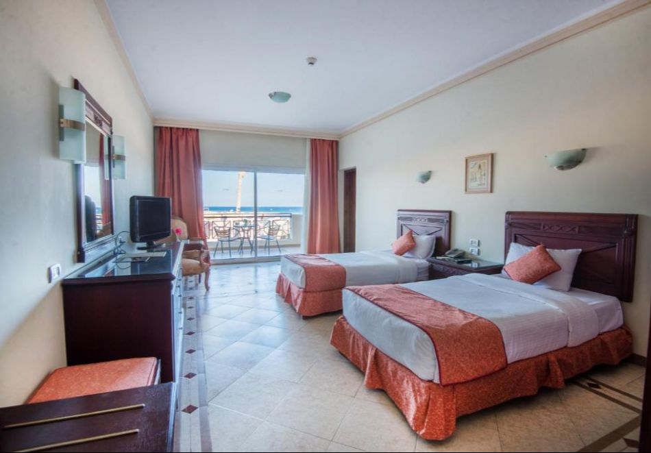 Коледа в Египет: Полет от София + 6 нощувки на All Inclusive в IMPERIAL SHAMS ABU SOMA 4* + 1 нощувка със закуска и вечеря + посещение на пирамидите и Историческия музей, снимка 7