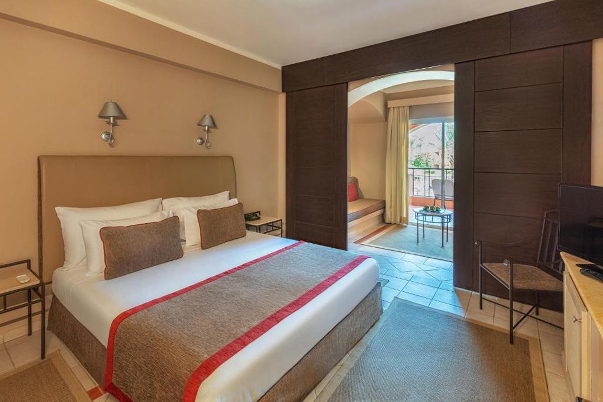 Коледа в Египет: Чартърен полет от София + 6 нощувки на база All Inclusive в Jaz Makadi Oasis 5* + 1 нощувка със закуска, обяд, вечеря и посещение на пирамидите в Кайро, снимка 7