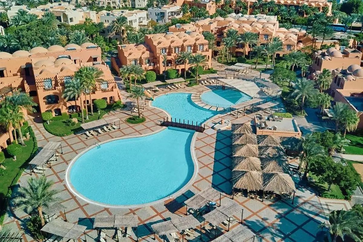 Коледа в Египет: Чартърен полет от София + 6 нощувки на база All Inclusive в Jaz Makadi Oasis 5* + 1 нощувка със закуска, обяд, вечеря и посещение на пирамидите в Кайро, снимка 3