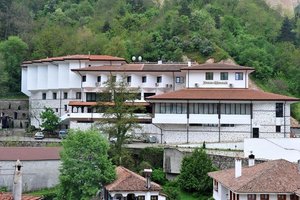 Уикенд в хотел Мелник, гр. Мелник! Нощувка на човек със закуска + джакузи