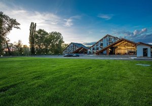 Нощувка, закуска и вечеря за двама в парк хотел Асарел, Панагюрище + басейн и СПА пакет в хотел Каменград. ДЕЦА ДО 11.99Г. БЕЗПЛАТНО