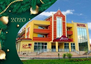 Нова година във Велинград! 3 нощувки на човек със закуски и вечери, едната празнична с DJ + басейн и СПА център в хотел Холидей****