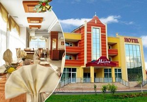 Коледа в хотел Холидей****, Велинград! 2 или 3 нощувки на човек със закуски и празнични вечери с традиционни ястия, DJ + уелнес център