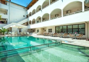 Ранни записвания в хотел Elinotel Polis***, Ханиоти, Гърция! 5+ нощувки на човек със закуска и вечери + басейн