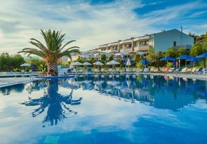 На първа линия в Xenios Anastasia Resort & Spa 5*, Касандра! 3+ нощувки на човек със закуски и вечери + басейн в Гърция