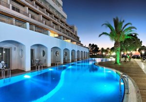 Ранни записвания за лято 2024г. в BATIHAN BEACH RESORT 4*, Кушадасъ, Турция! Автобусен транспорт + 7 нощувки на човек на база All Inclusive. Дете до 12.99г. безплатно!