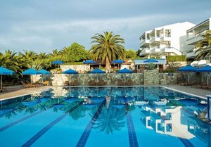 Ранни записвания в хотел Xenios Port Marina***, Пефкохори, Гърция! 5+ нощувки със закуски и вечери на човек + басейн