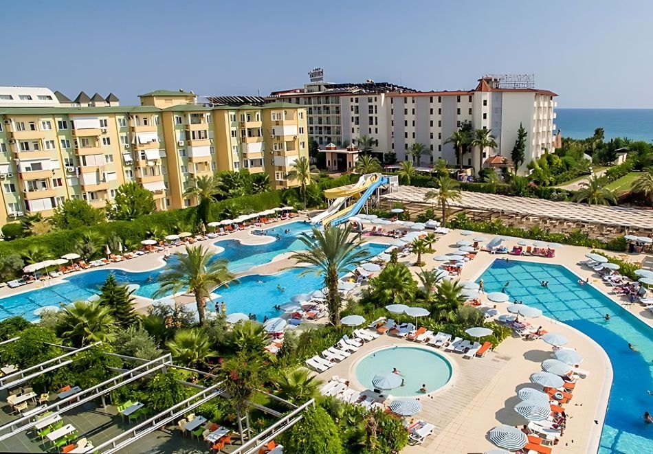 Ultra All Inclusive почивка на 50м. от плажа в Алания, Турция! Автобусен транспорт + 7 нощувки на човек в хотел HEDEF RESORT & SPA 5* + басейни и водни пързалки