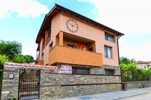 Нощувка на човек + сауна и джакузи в Къща на времето, Огняново