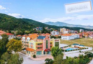 Релакс във Велинград! 2+ нощувки на човек със закуски и вечери + минерален басейн и СПА в хотел Холидей. Очакваме Ви и за празниците!