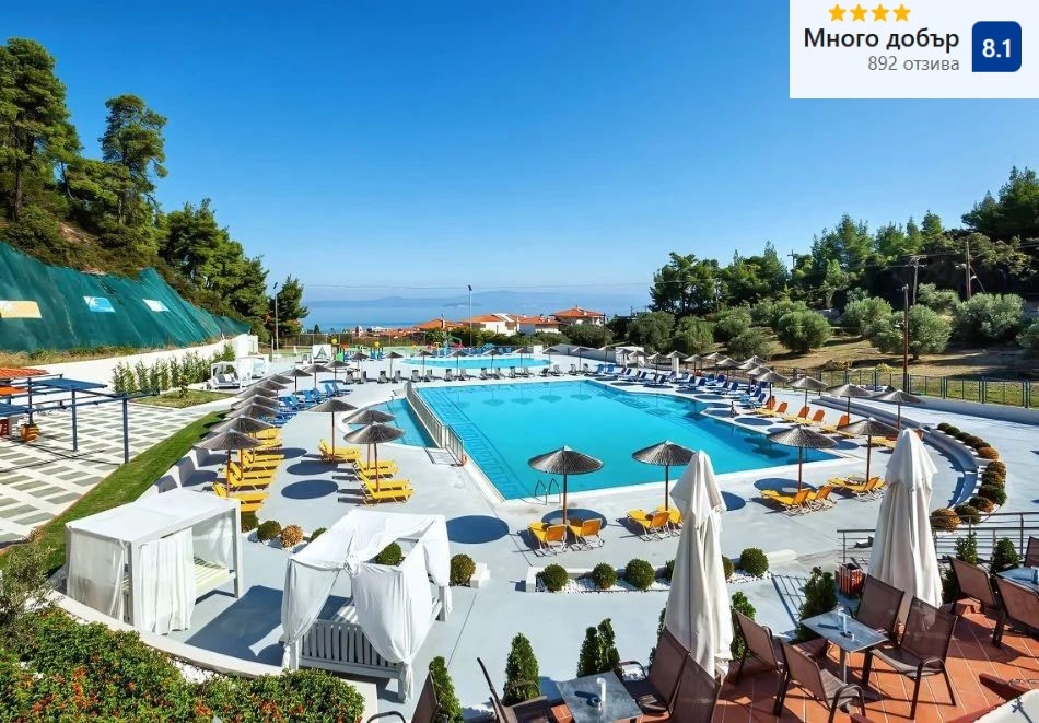 Ранни записвания за лято 2025 в Atrium Hotel****, Пефкохори, Гърция! Нощувка на човек със закуска и вечеря или на база All Inclusive + басейн