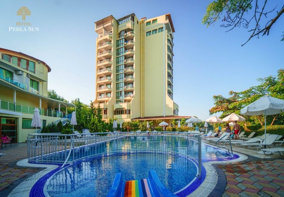 Нощувка на човек на база All Inclusive + безплатен вход за Аквапланет Приморско от Перла Сън Бийч****, Приморско