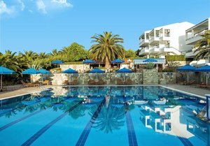 Ранни записвания в хотел Xenios Port Marina, Пефкохори, Гърция! Нощувка със закуска и вечеря на човек + басейн
