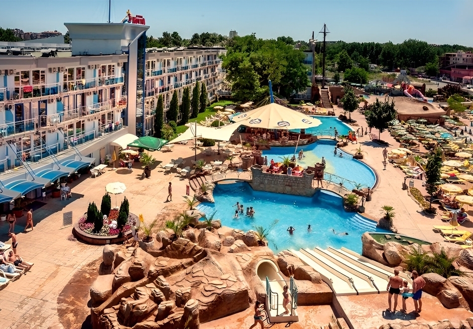 All Inclusive нощувка за ДВАМА + 4 басейна и мини АКВАПАРК на 250м. от плажа в Слънчев бряг, хотел Котва****