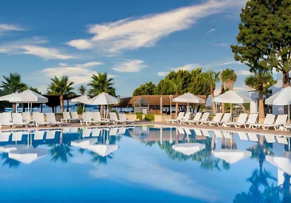 На първа линия в MAYA WORLD DIDYMA HOTEL 4*, Дидим, Турция! Чартърен полет от София + 7 нощувки за ДВАМА на база Ultra All Inclusive