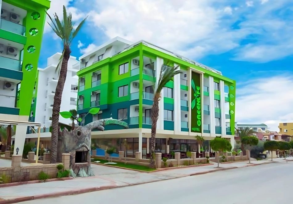 Лято на 150 м. от плажа в Алания! Полет от София + 7 All Inclusive нощувки за ДВАМА в Green Life Hotel 4* + шезлонги и чадър на плажа.