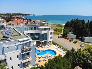 06 - 20 юни в Равда! Нощувка на човек със закуска от хотел Десислава