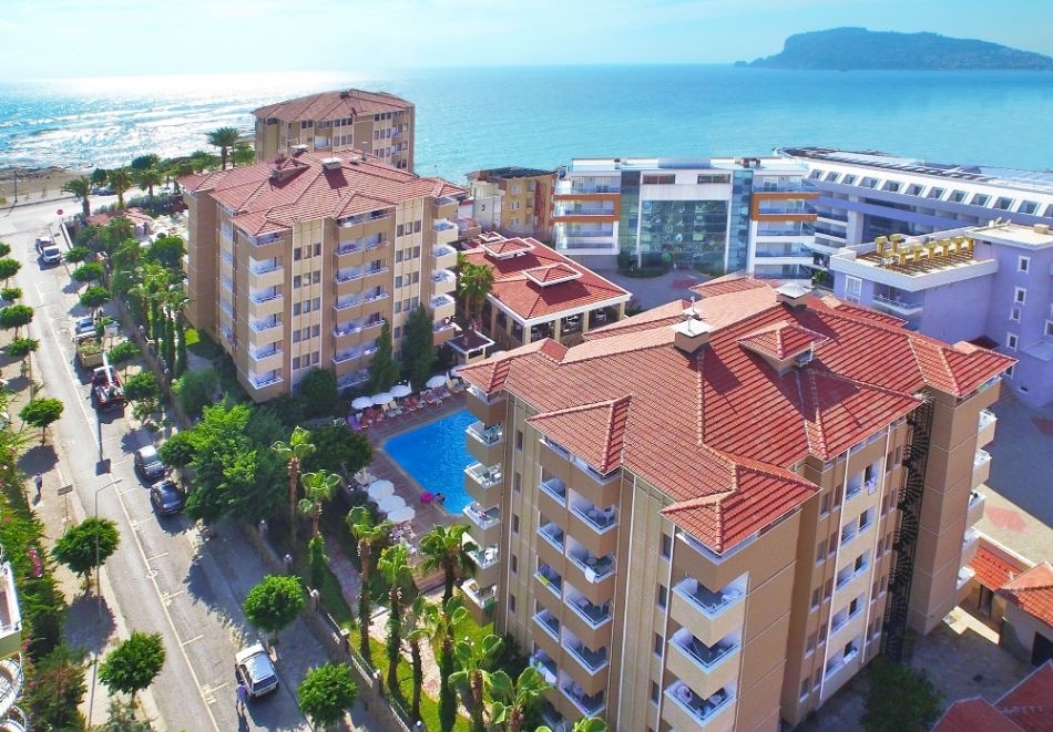 На 50м. от плажа в SARITAS HOTEL 4*, Алания, Турция. Полет от София + 7 нощувки за ДВАМА на база All Inclusive!