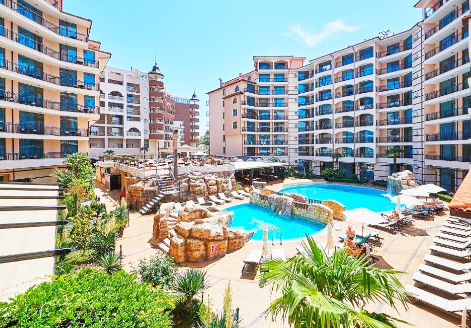 Нощувка на човек на база All Inclusive + басейн в хотел Каролина****, Слънчев бряг