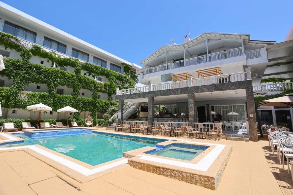 Лято в Olympic Kosmas Hotel***, Ханиоти, Гърция! Нощувка със закуска или закуска и вечеря за ТРИМА + басейн