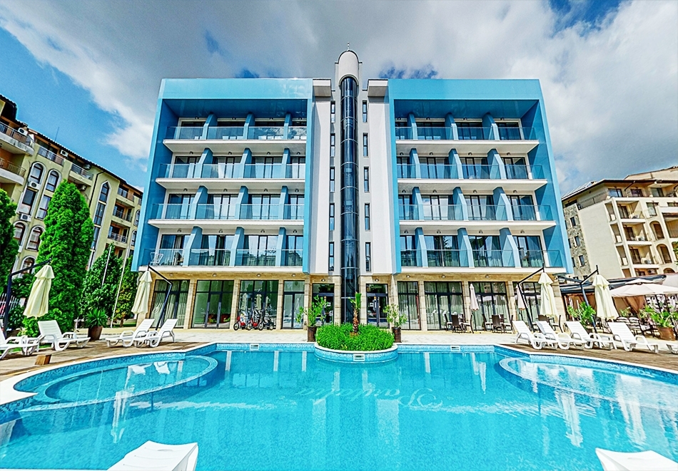 На море в Слънчев бряг! Нощувка на човек на база All Inclusive + 2 басейна в хотел Пауталия