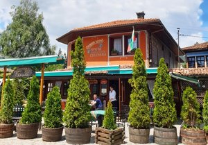 Нощувкa на човек със закуска и вечеря в хотел Чучура, гр. Копривщица