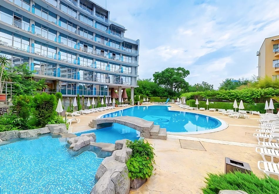 13.09 - 20.09 на 1-ва линия в Китен! Нощувка за ДВАМА на база All Inclusive Plus + басейн от Хотел Каменец. Дете до 11.99г. безплатно