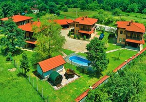 Почивка във Вършец: Нощувка до 11 човека от Комплекс Тянкови Къщи