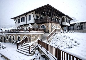 Почивка в Арбанаси: Нощувка на човек със закуска или закуска и вечеря + релакс зона от Рачев хотел Резиденс****