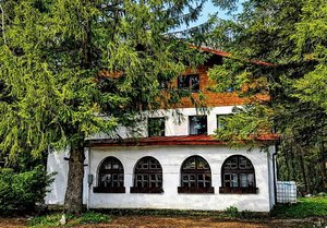 Почивка край Габрово: Нощувка за 23 човека и ползване на механа, кухненски кът, пещ и барбекю от къща за гости Исполин, местност Узана