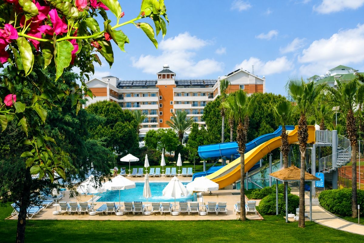 На първа линия в Алания, Турция: Автобусен транспорт + 7 Ultra All Inclusive нощувки на човек в INSULA RESORT 5*. Дeте до 11.99г. - БЕЗПЛАТНО