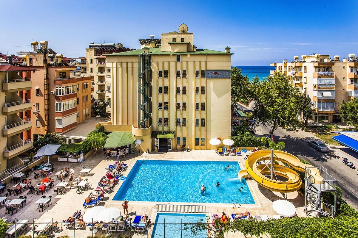 На 100м. от плажа в Алания, Турция: Полет от София+ 7 All Inclusive нощувки на човек в KLEOPATRA BEACH HOTEL 4*