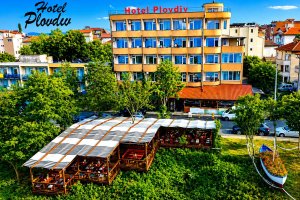 Почивка от ноември в Приморско: Нощувка на човек със закуска и вечеря от хотел Пловдив