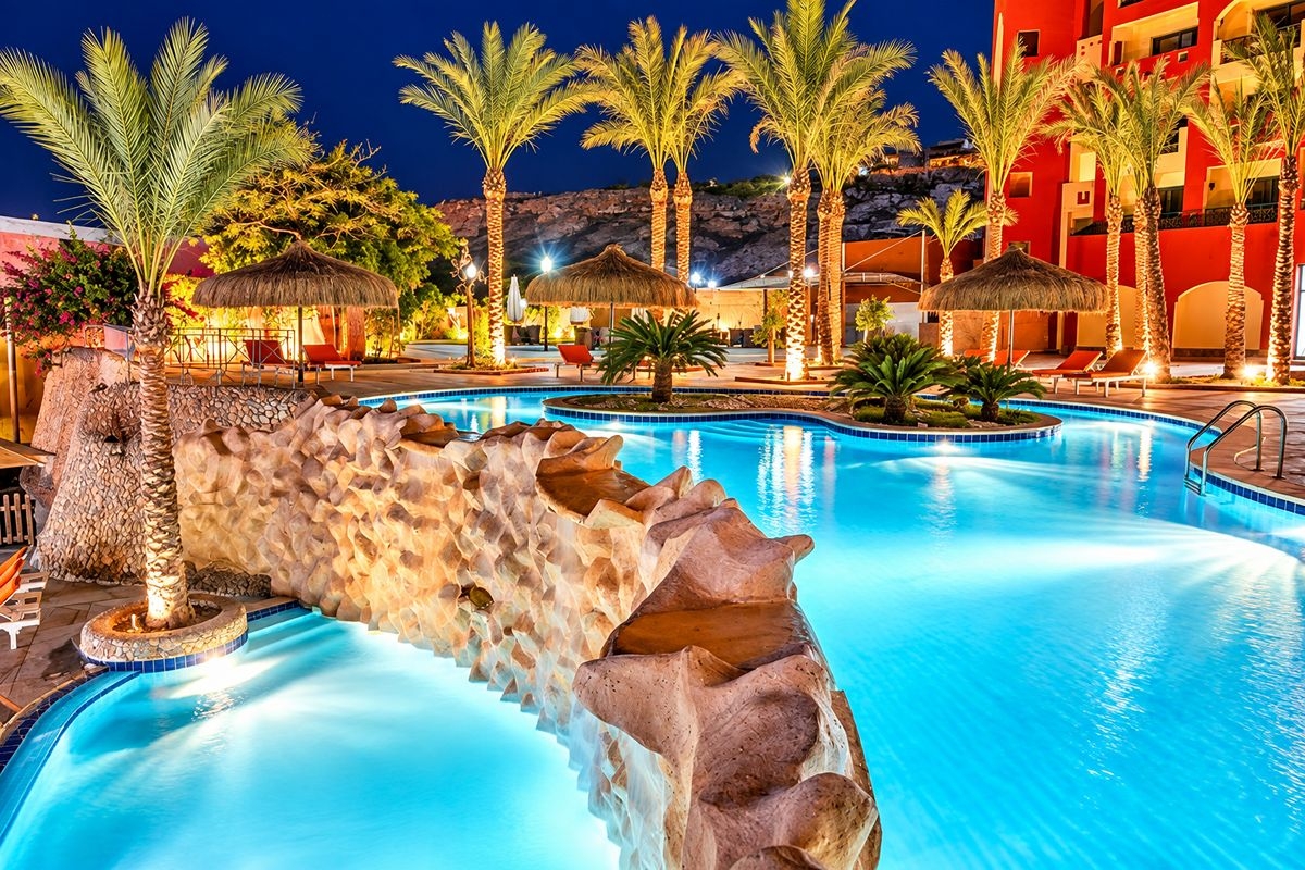 На метри от плажа в Хургада, Египет: Полет от София + 6 нощувки на база All Inclusive в SUN & SEA HOTEL + 1 нощувка, закуска, обяд и вечеря + посещение на пирамидите в Кайро!