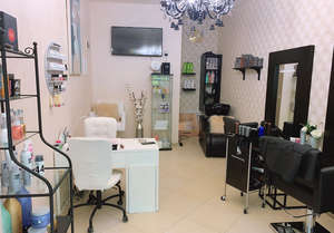 Маникюр с лак SNB само за 14 лв. от студио за красота Hair Box