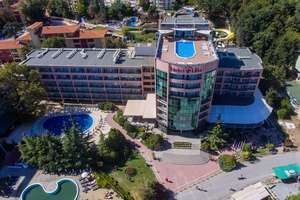 15.08 - 30.09 на ПЪРВА ЛИНИЯ в Златни пясъци. Нощувка на човек на база All inclusive + басейн в хотел Лилия****