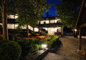 Семеен хотел Фенерите, с. Кметовци — снимка 2