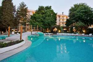 Лято 2022г. в Златни пясъци! Нощувка на човек на база All Inclusive + басейн в Парк хотел Люляк.