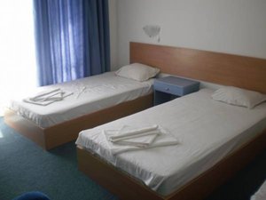 50% отстъпка за 2 нощувки с 2 закуски, 2 обяда и 2 вечери за ДВАМА само за 76 лв. вместо за 152 лв. от Хит хотел Равда